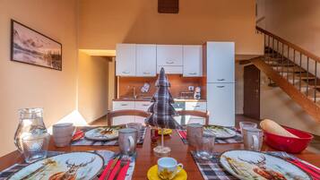 Appartamento, 1 letto king con divano letto, vista città | Ristoranti