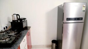 Căn hộ, ban công, quang cảnh thành phố | Bếp riêng | Bàn ăn 