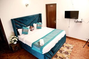 Apartment, Balcony, City View - Fortune Home Service Apartment E-28 1B  (New Delhi)