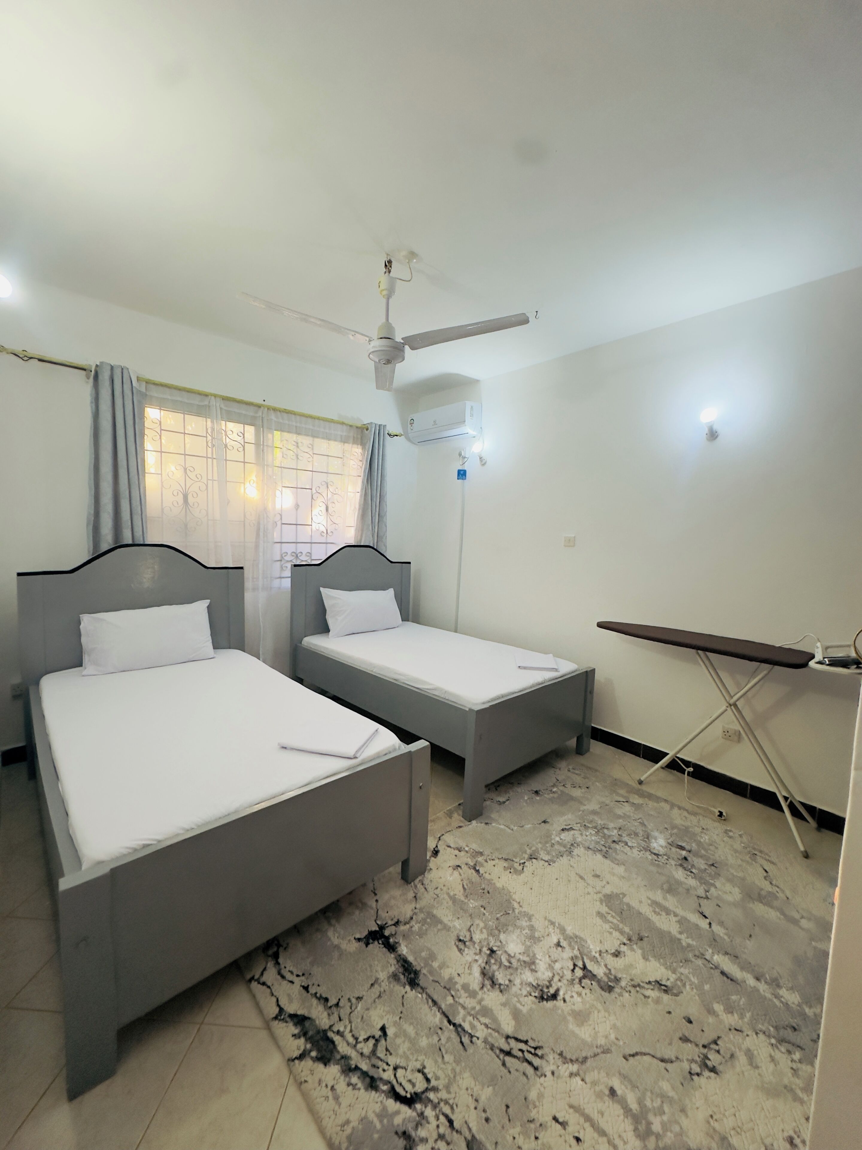 2 bedrooms, iron/ironing board, WiFi