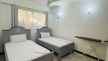 2 bedrooms, iron/ironing board, WiFi