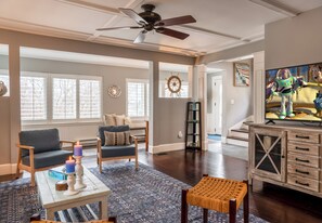 Interior - HOT TUB I Downtown Rockport w/parking I Sleeps 8 (Rockport)