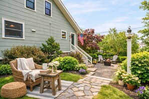 Terrace/patio - HOT TUB I Downtown Rockport w/parking I Sleeps 8 (Rockport)