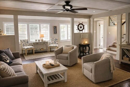 HOT TUB I Downtown Rockport w/parking I Sleeps 8