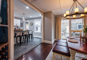 Dining - HOT TUB I Downtown Rockport w/parking I Sleeps 8 (Rockport)
