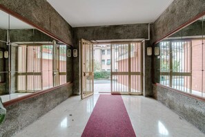 Interior - GuestHost - Spacious and welcoming 80 square meters apartment, perfect for four people, located on the fifth floor of a building with an elevator (NOT accessible to disabled guests).The property is located in the Sturla area, a residential neighborhood i (Genoa)