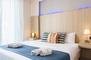 Apartment, 1 Double Bed with Sofa bed, Kitchenette, Sea View - Beach Daze 1-BR Apt By Finikoudes Beach (Larnaca)