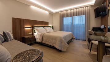 Deluxe suite, 1 queensize bed met slaapbank, uitzicht op stad, tuin