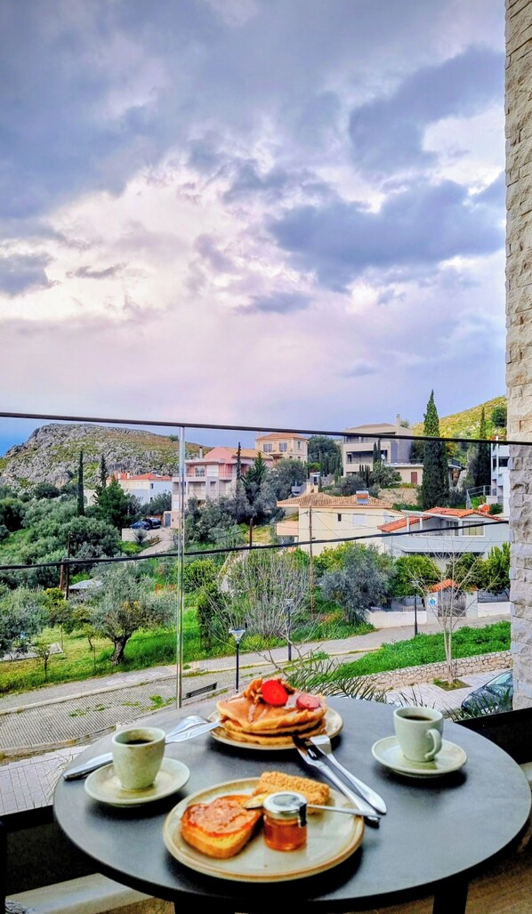 Free daily cooked-to-order breakfast  - Vivere Suites (Nafplio)