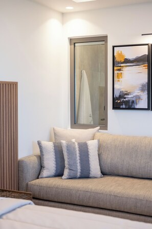 프리미엄 스튜디오 스위트, 시내 전망 | 거실 공간