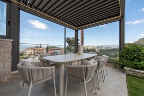 Outdoor dining - Vivere Suites (Nafplio)