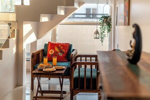 Biệt thự Deluxe, ban công, quang cảnh hồ bơi | Nội thất