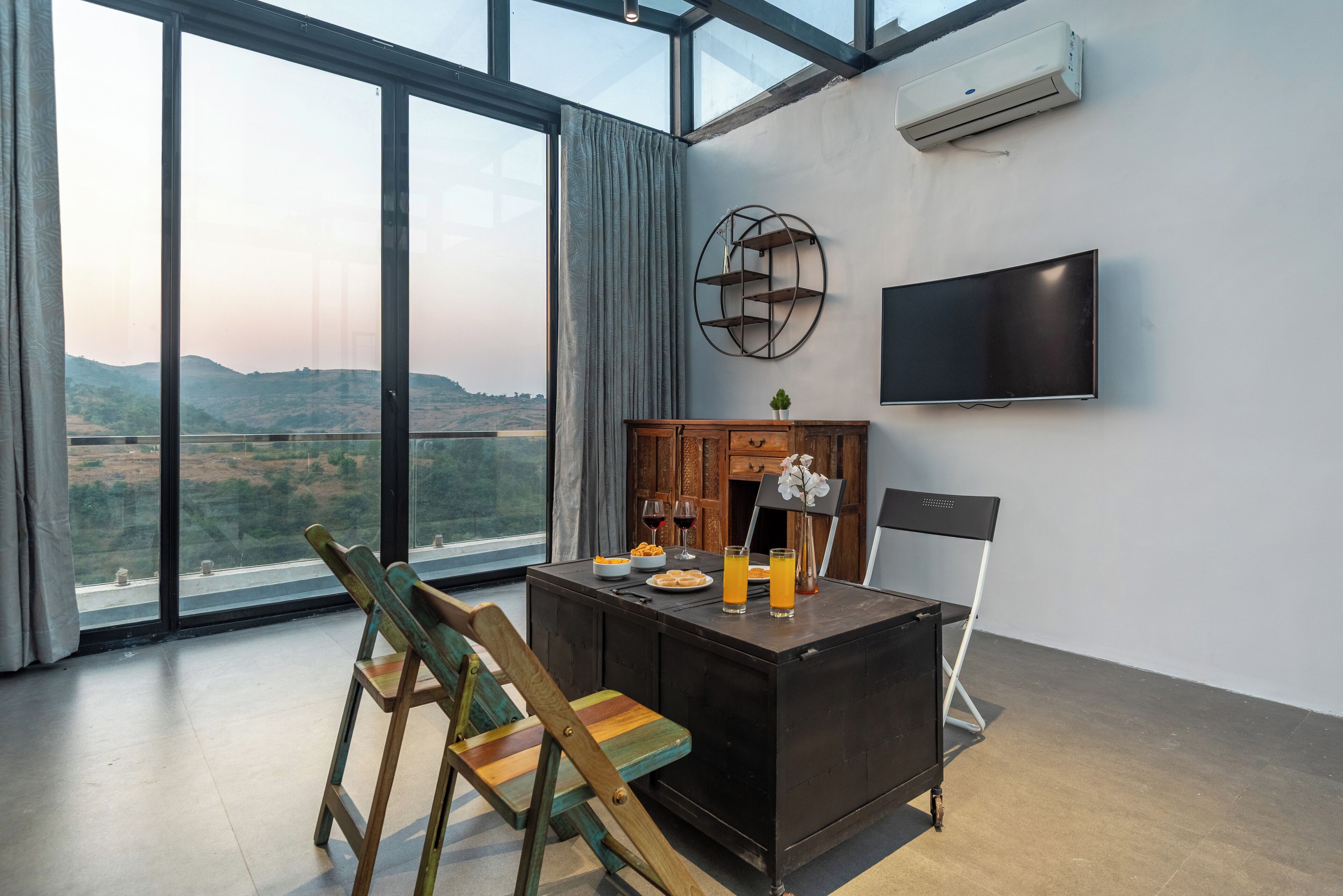 华丽别墅, 阳台, 泳池景观 | 用餐