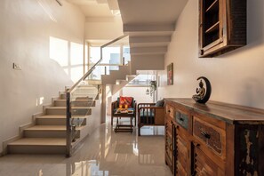 Deluxe-Villa, Balkon, Poolblick | Innenbereich