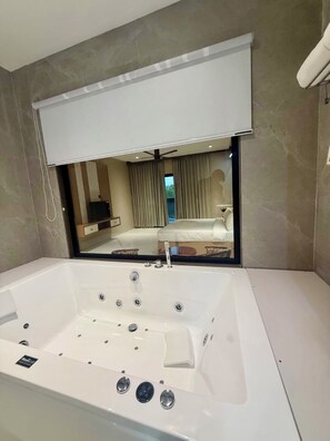 Desk, laptop workspace, free WiFi - Riviera Hotel & Resort (Maheshwar)