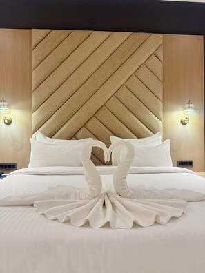 Desk, laptop workspace, free WiFi - Riviera Hotel & Resort (Maheshwar)