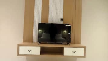 Suite – junior, 1 kingsize-seng, tilgjengelighetstilpasset badekar, badekar | Innvendig