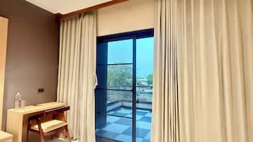 Junior Suite, Bathtub | Interior