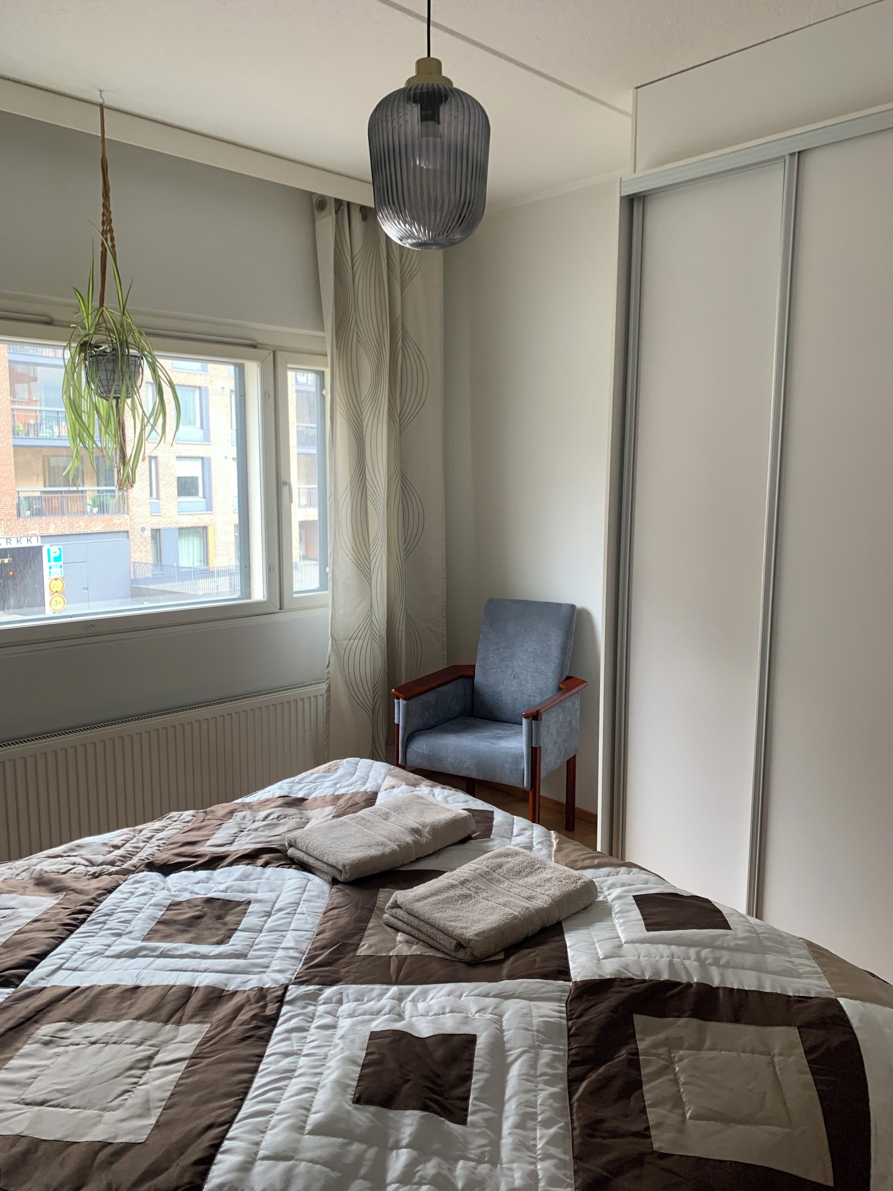 2 makuuhuonetta, vuodevaatteet, pääsy pyörätuolilla