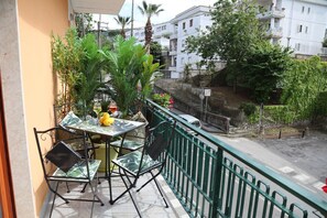 Outdoor dining - La Rosa Home Sorrento Luxury (Piano di Sorrento)