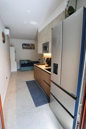 Fridge, microwave, oven, stovetop - La Rosa Home Sorrento Luxury (Piano di Sorrento)