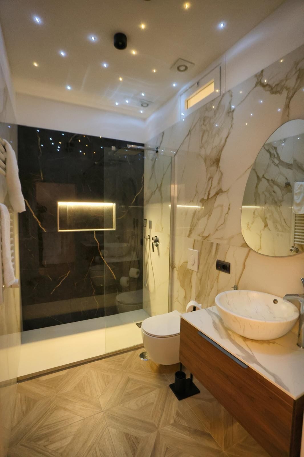 Dusche, Haartrockner, Bidet, Handtücher