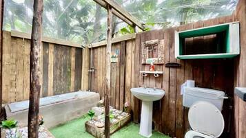 Deluxe Double Room | Bathroom