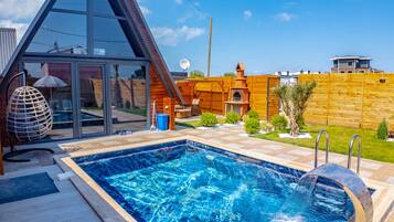 Deluxe Bungalow | Pool