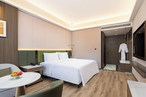Comfort Double Room, Pengemasan, Courtyard View | Langsir/tirai gelap terus, kalis bunyi, seterika/papan seterika 