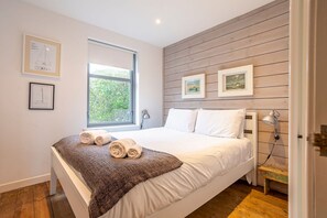 Iron/ironing board, free WiFi, bed sheets - Creewood | Elie | 2 Bedroom Cottage (Elie)