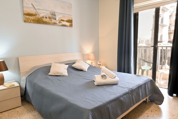Phòng Tiêu chuẩn, nhiều phòng ngủ, đối diện biển (Sunny Ensuite by the Sea - A1) | 1 phòng ngủ, truy cập Internet không dây miễn phí, bộ trải giường 