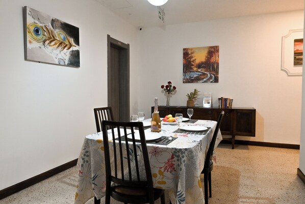 Dining - Cozy Ensuite Rooms (St. Paul's Bay)