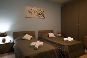Standard Room, Multiple Bedrooms, Sea Facing (Sunny Ensuite by the Sea - A3) | 1 bedroom, free WiFi, bed sheets - Cozy Ensuite Rooms (St. Paul's Bay)