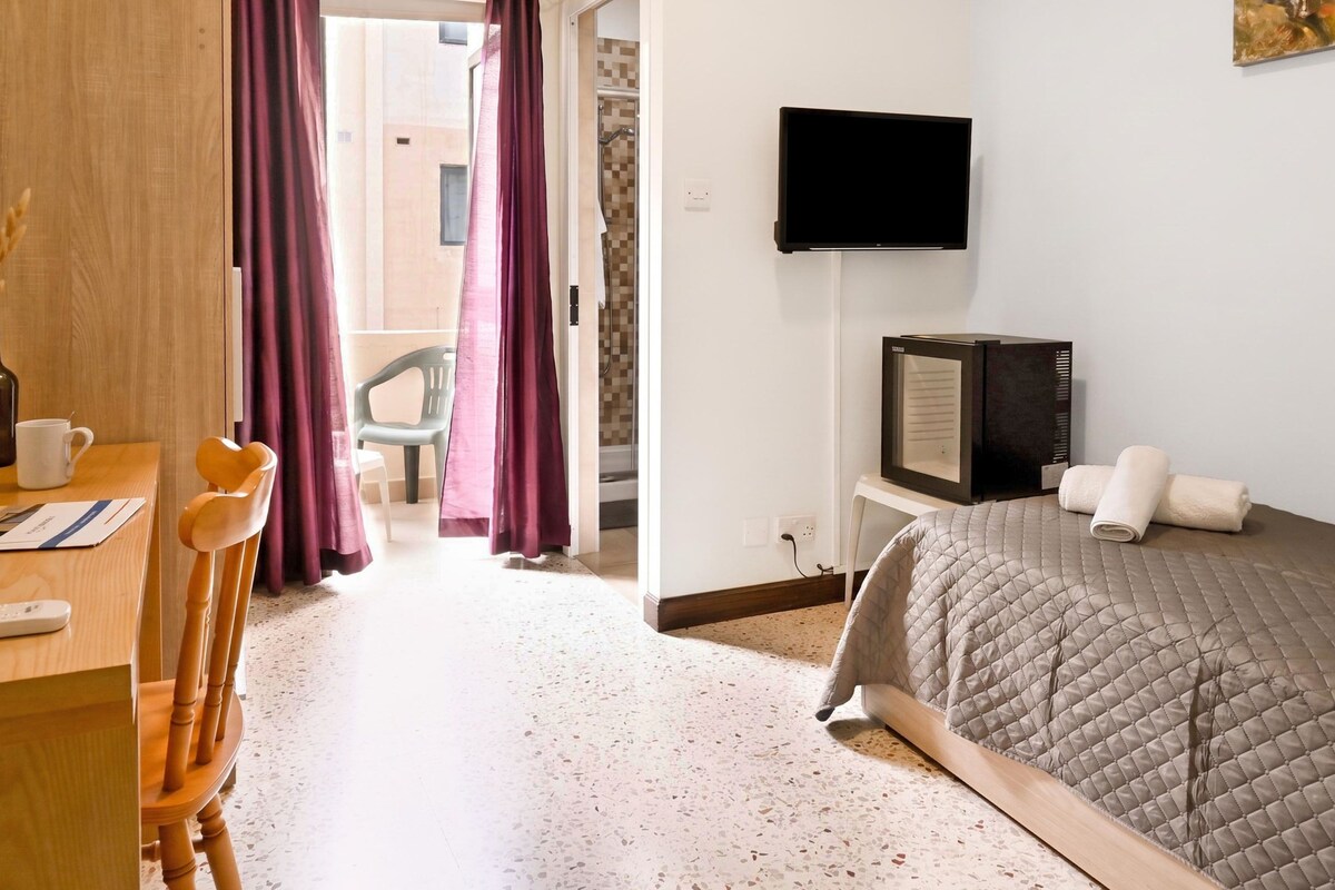 Standard Room, 1 Bedroom, Balcony, Sea Facing (Sunny Ensuite by the Sea - B5) | 1 bedroom, WiFi