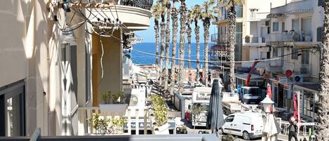 Standard-huone, 1 makuuhuone, parveke, meren rannalla (Sunny Ensuite by the Sea - A1) | Parveke
