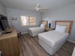 Room - Cozy 2-bedroom condo in wonderful Sanibel with boardwalk to the Gulf of America (Sanibel)