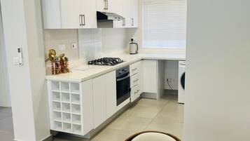 Apartment, Klimaanlage, Gartenblick | Eigene Küche