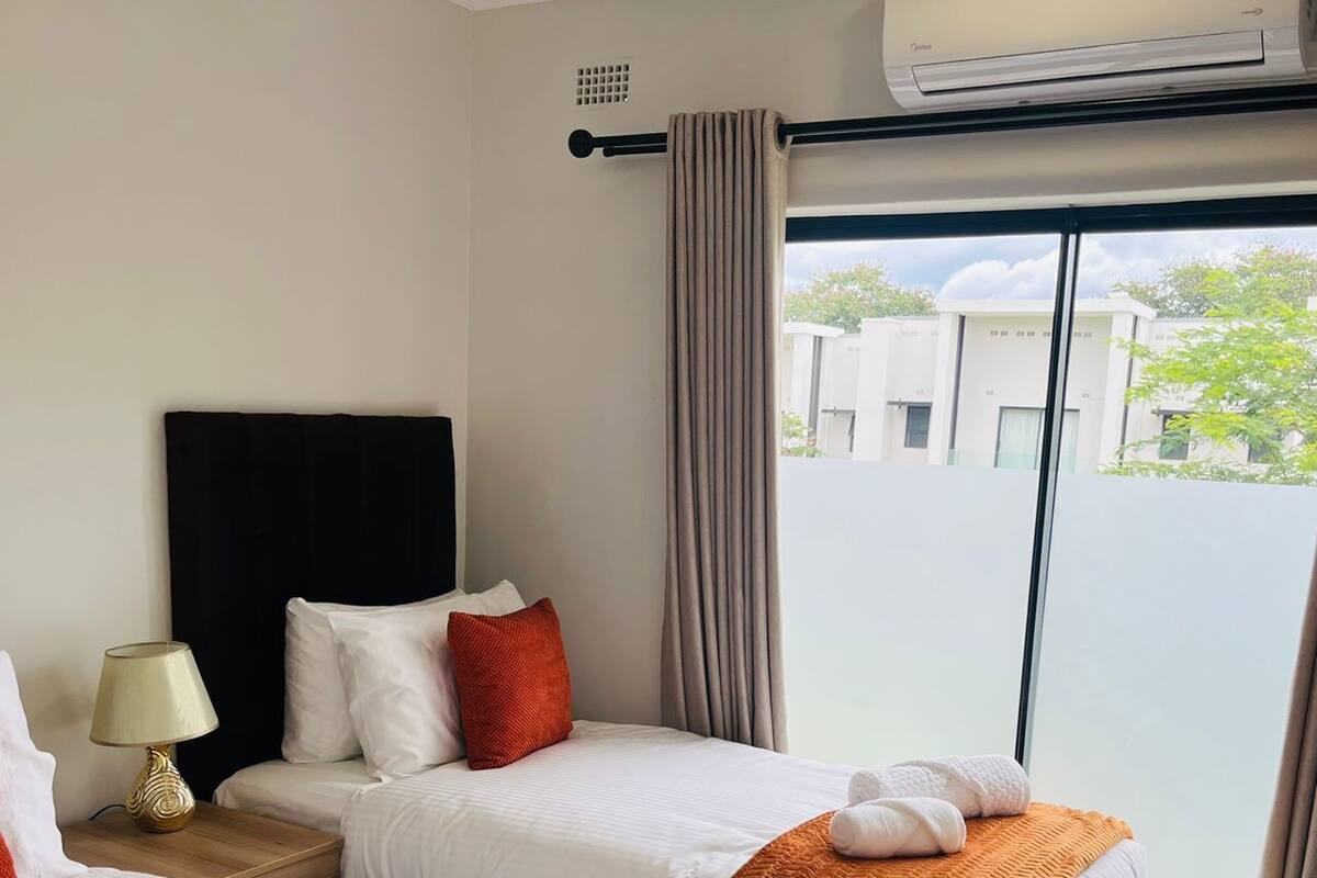 Căn hộ, máy điều hòa, quang cảnh vườn