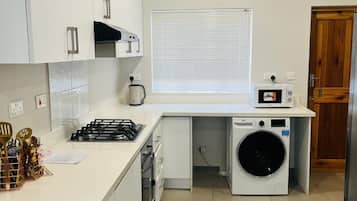 Căn hộ, máy điều hòa, quang cảnh vườn | Bếp riêng