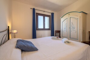 3 bedrooms, iron/ironing board, free WiFi, bed sheets - Sea-view Villa with Private Pool and BBQ (Stintino)