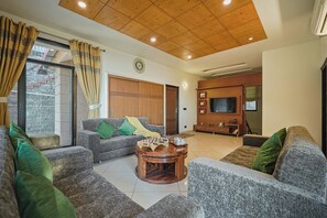 Living area - Alaya Stays 3BHK Golden Meadow Villa (Kasauli)