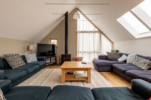 TV, fireplace, DVD player - Juniper Cottage | Elie (Elie)