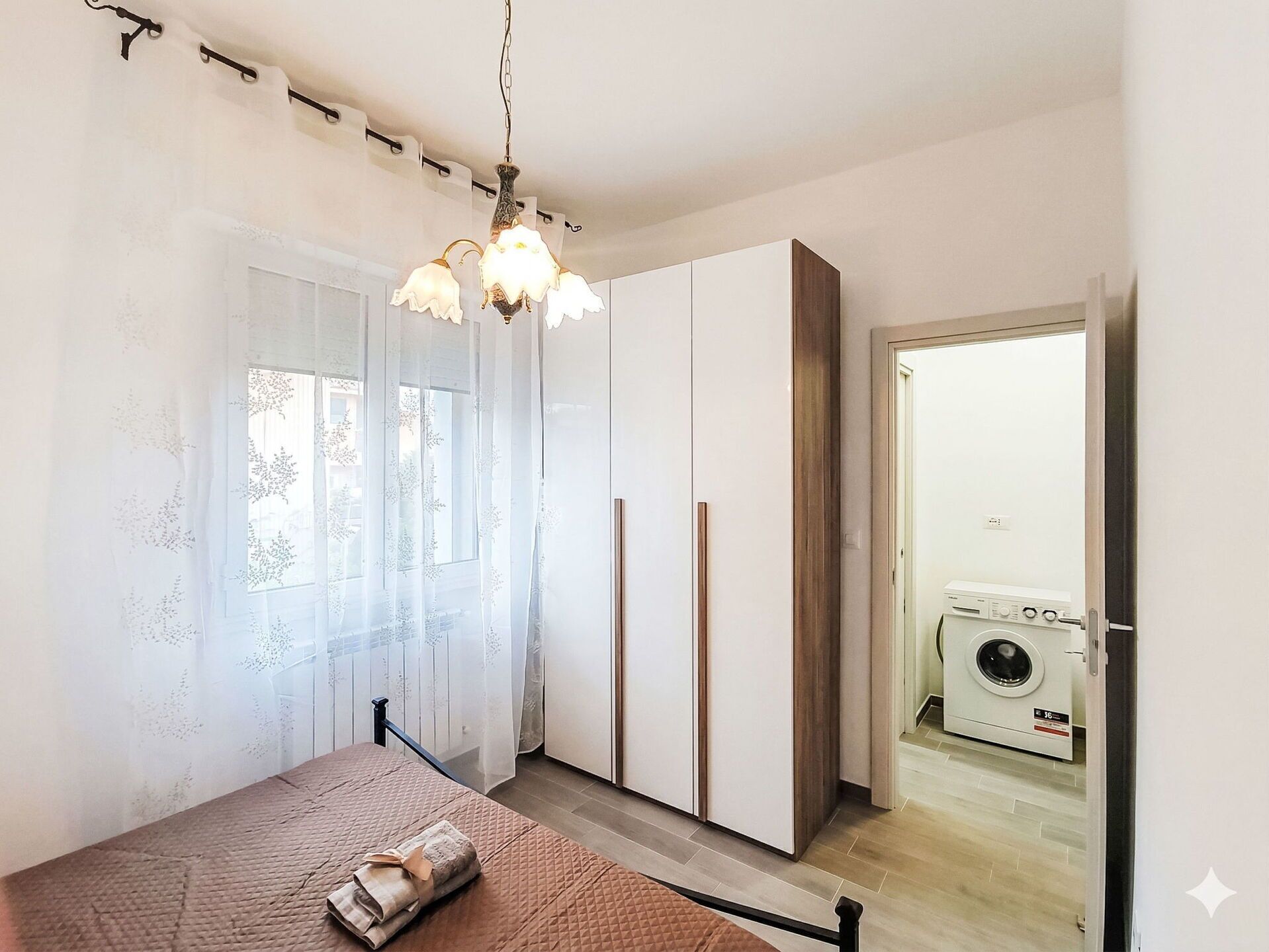 Interior Design, Flooring, Wand, Fussboden, Möbel, Holz, Decke, Zimmer, Bett, Schlafzimmer