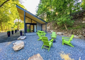 Terrace/patio - New River Gorge Cabin at Four Fillies Lodge-Wheelchair Accessible (Peterstown)