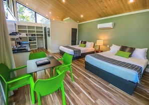 1 bedroom, free WiFi, bed sheets, wheelchair access - New River Gorge Cabin at Four Fillies Lodge-Wheelchair Accessible (Peterstown)