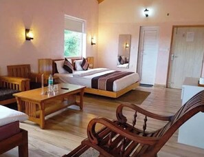 View from room - Mohini Hotel Lake View Cottage Bhimtal (Bhimtal)