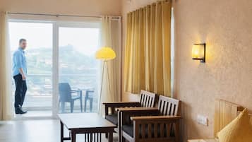 Quarto casal luxo, vista para o lago | Roupas de cama antialérgicas, escrivaninha, quartos à prova de som