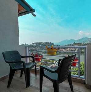 View from property - Mohini Hotel Lake View Cottage Bhimtal (Bhimtal)