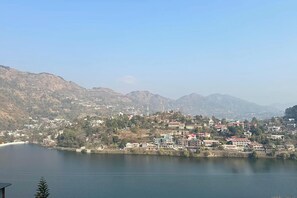 Lake view - Mohini Hotel Lake View Cottage Bhimtal (Bhimtal)