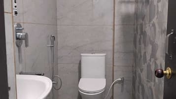 Rom – classic, hageutsikt | Bad